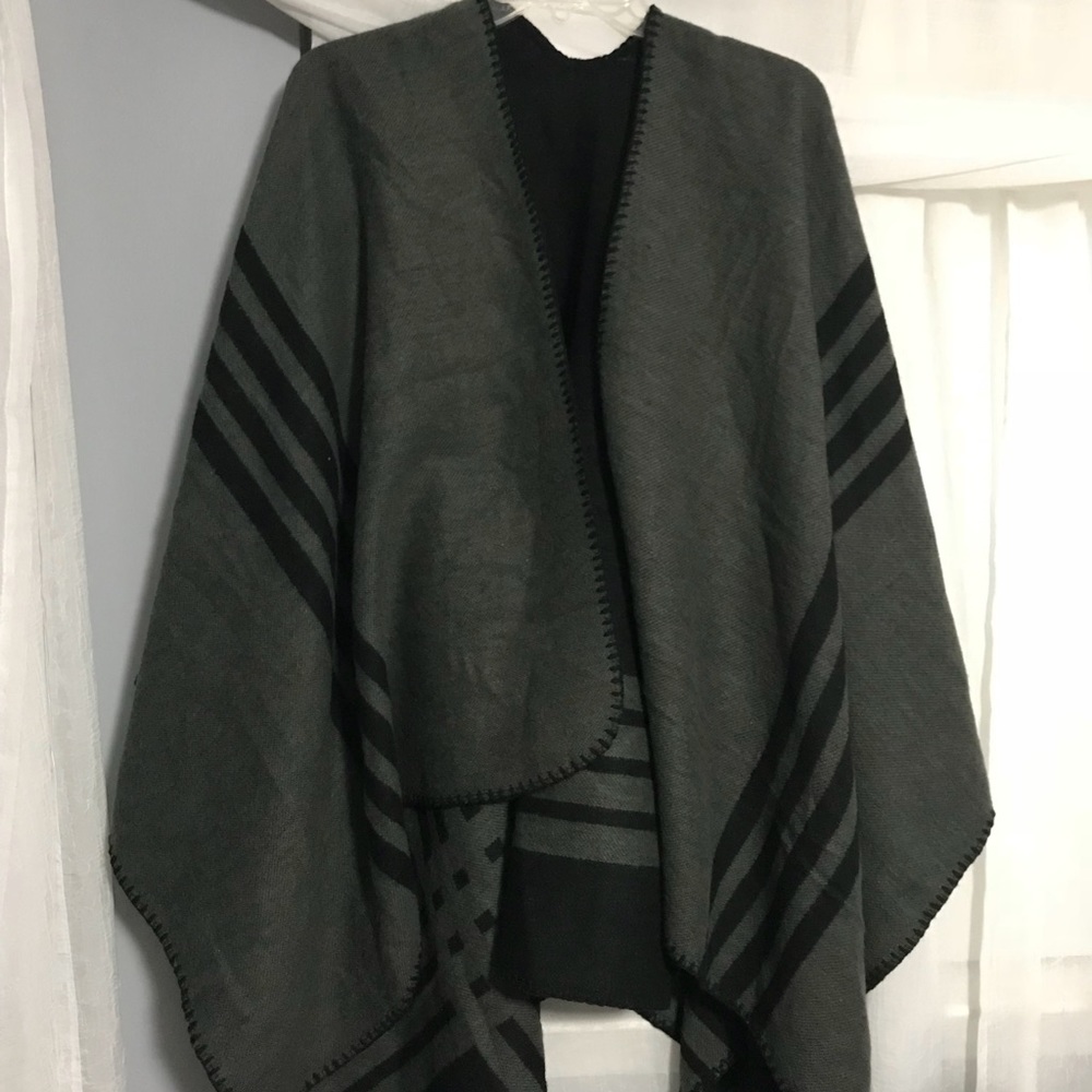 Grey and black wrap